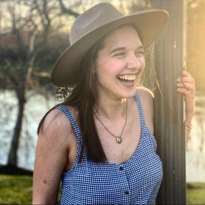 Meet your Posher, Hannah